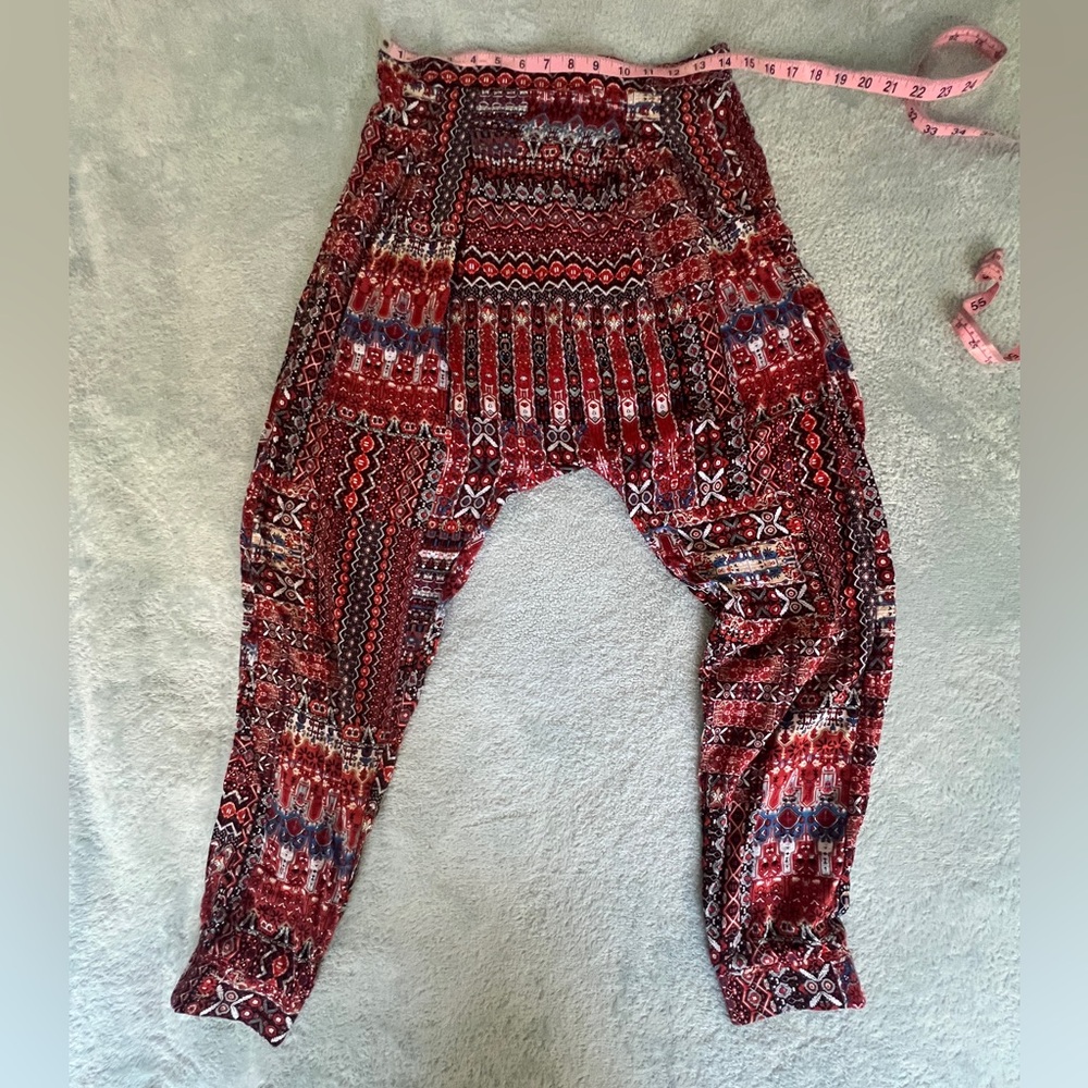 BCBGeneration Red Multi Drop Crotch Harem Pants, Size M, VGU condition